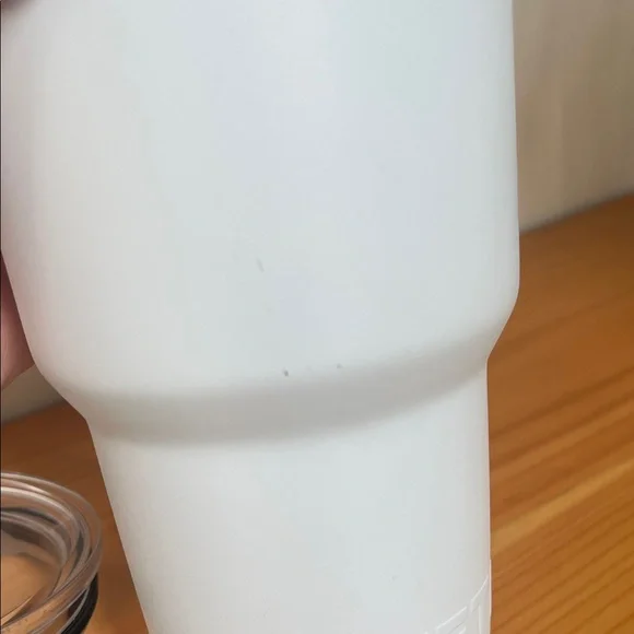 YETI Classic White Travel Mug with Clear Lid - Picture 7 of 8